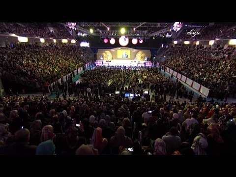 Başbakan, 'Kutlu Doğum Haftası'nda konuşurken elektrikler kesildi