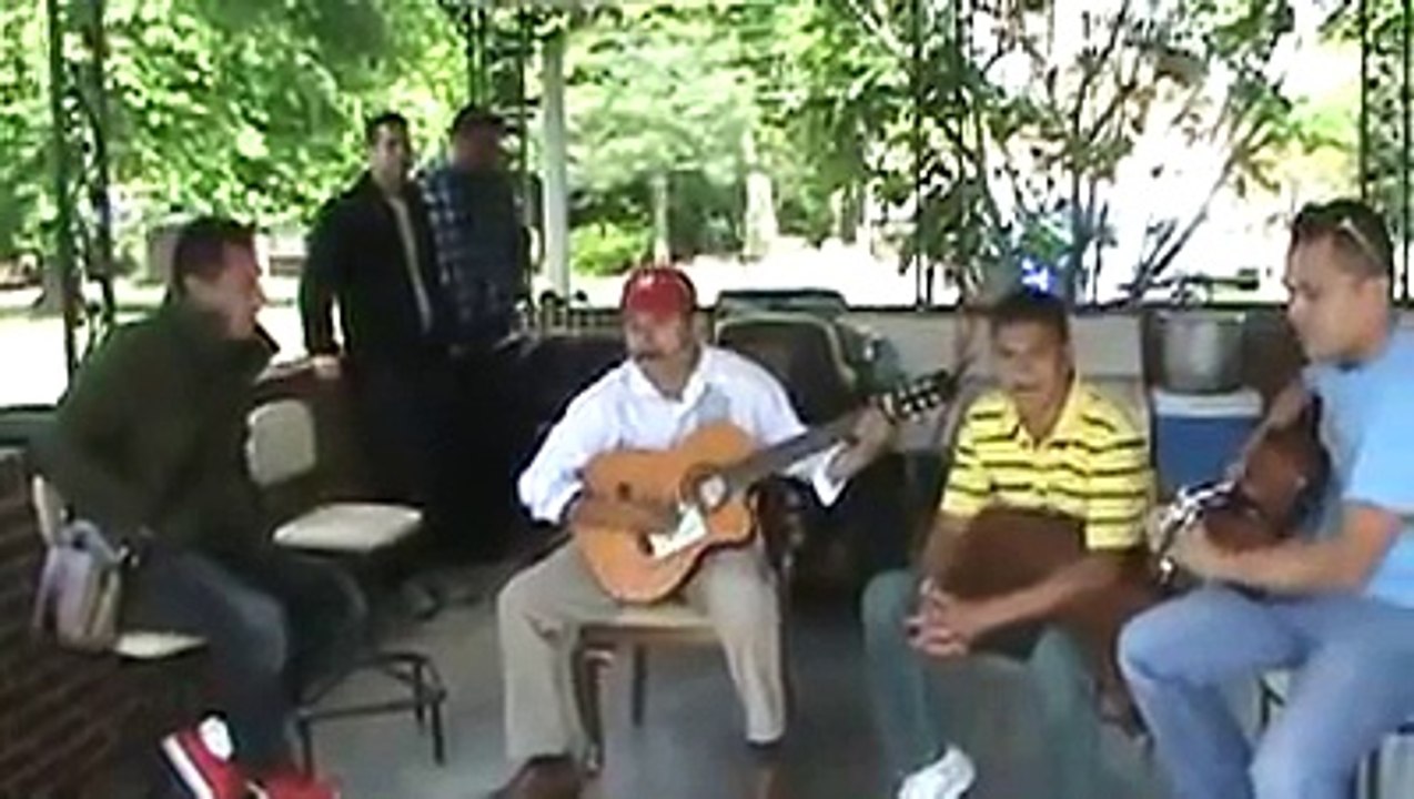 Grupo Los Calentanos, Tono y Freddy, Lagrimas lloro.