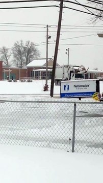 Faire du drift et des dérapages avec un camion poubelle