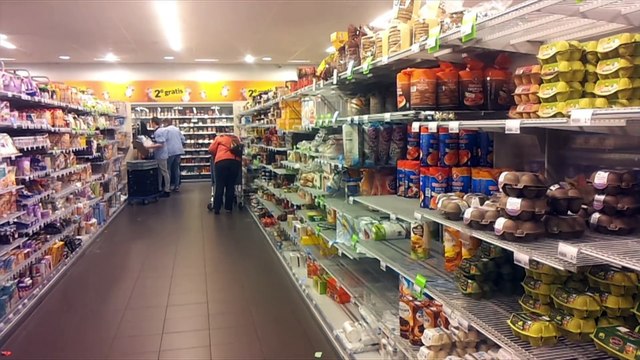 Il essaye de faire éclore un œuf acheté dans un supermarché, et ça marche !