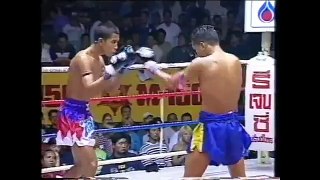 Deachkalon Sor Sumalee fights at Rajadamnern Stadium, Bangkok. c 2002