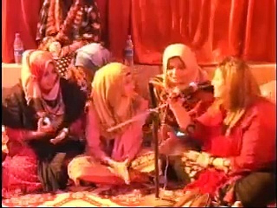Girls Singing Song For Altaf Hussain On Valentines Day At Nine Zero