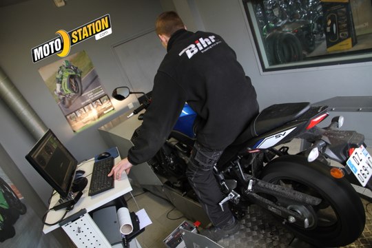 Suzuki SV 650 vs Yamaha MT-07 : Passage au banc