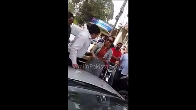 Pakistan Women Fighting and using abused language