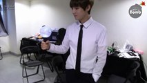 [BANGTAN BOMB] V took a A.R.M.Y Bomb(Fan light)!