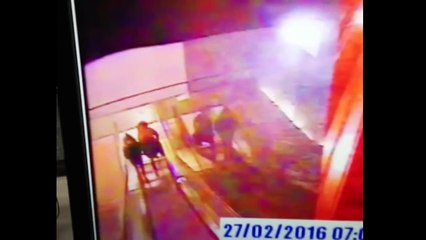 Il jette un Vélib' sur deux femmes dans le métro