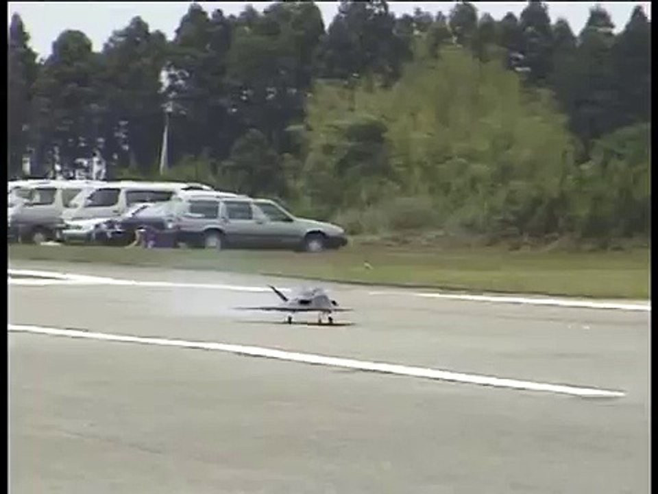 F 117 Stealths dangerous take off　ステルス戦闘機の危険な離陸