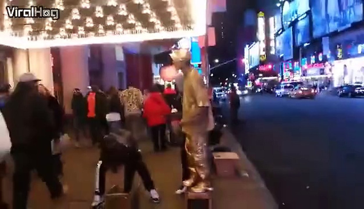 Robbing Street Performer= Kick to the Face!