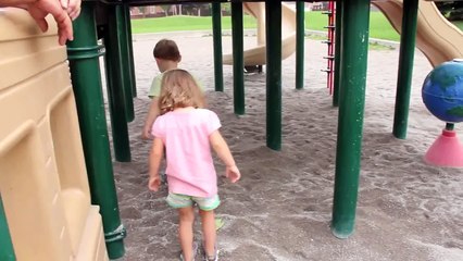 ПОЦЕЛУЙ на ДЕТСКОЙ площадке