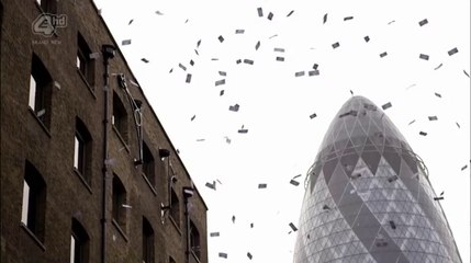 Mágico faz cair dinheiro do céu!