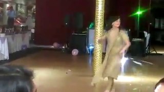 Best Pakistani Girls Dance on Mehandi Wedding Dance 2016