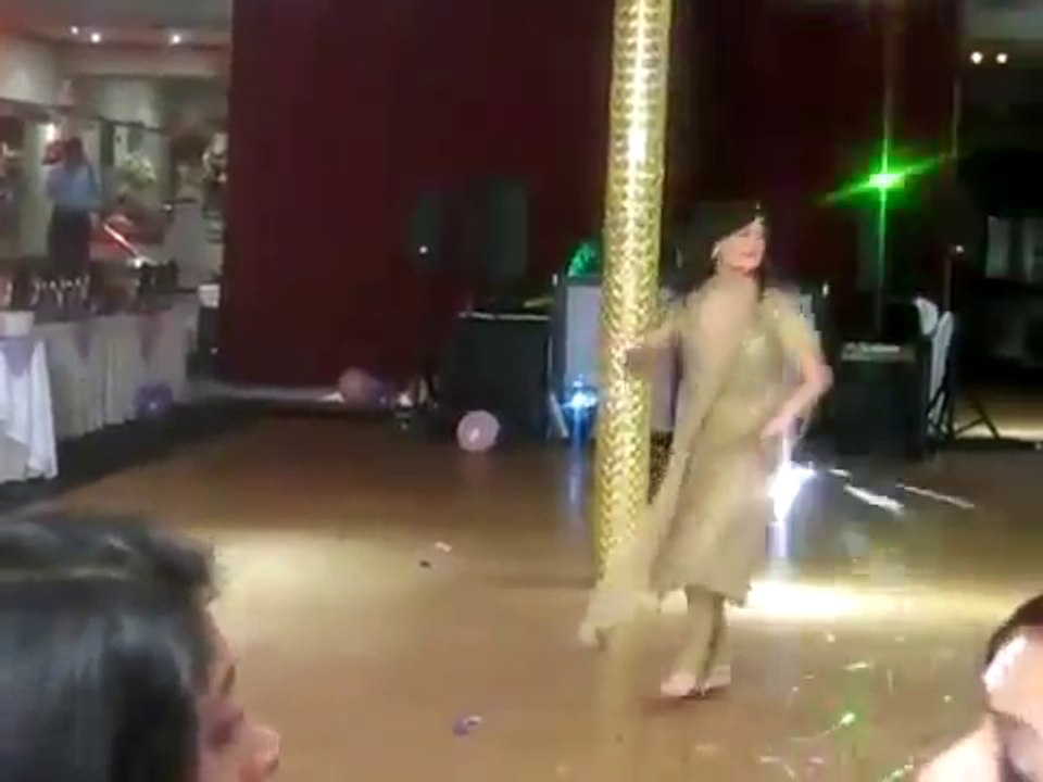 Best Pakistani Girls Dance on Mehandi Wedding Dance 2016