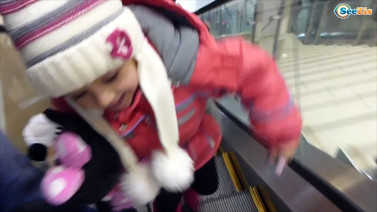 ✔ Минни Маус. Видео для детей. Ярослава с подру...
