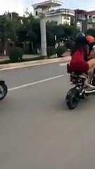 Scooter Üzerinde Artistlik Yapan Kızların Hazin Sonu