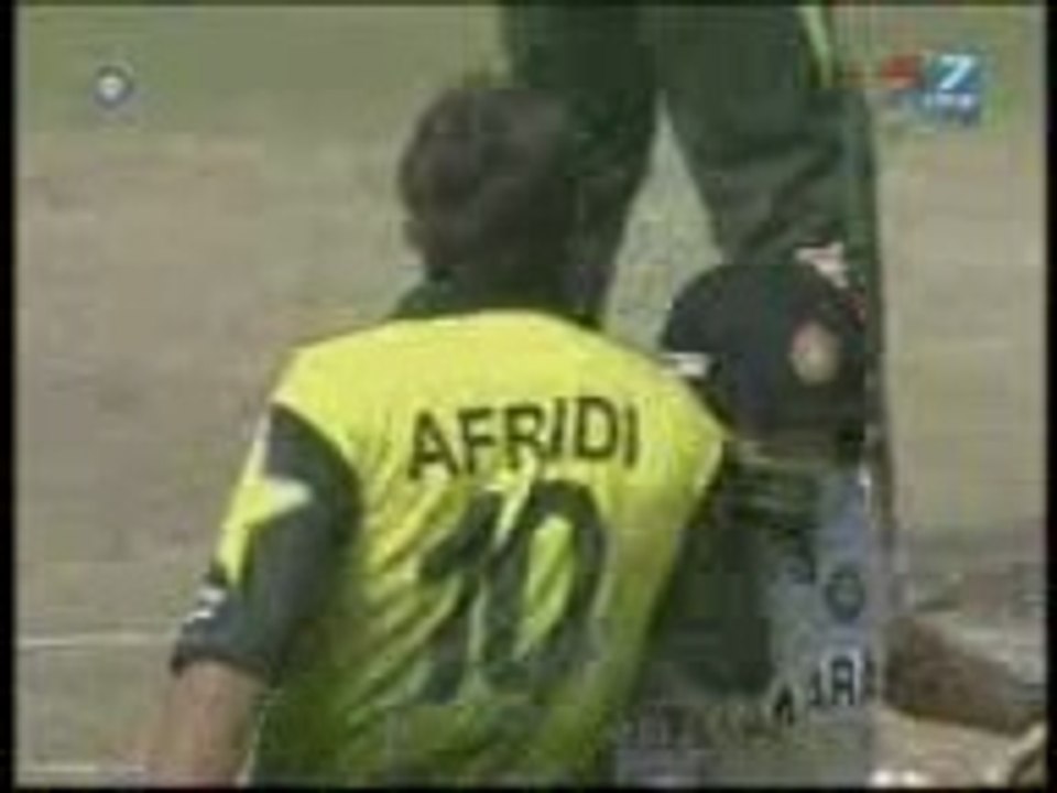Affridi aur Sahwak ki cricket ma fight ho gai fight between pakistan and india 2016 new videos