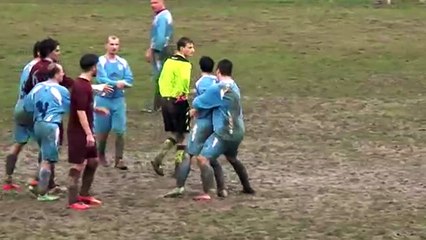 Zap Foot du 11 mars: les joueurs de Naples s'éclatent à l'entraînement, le sale tacle de Zubar, Griezmann plus malin qu'un robot.