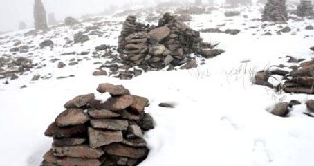 Van'daki Esrarengiz Taş Yığınları, Yatır Çıktı