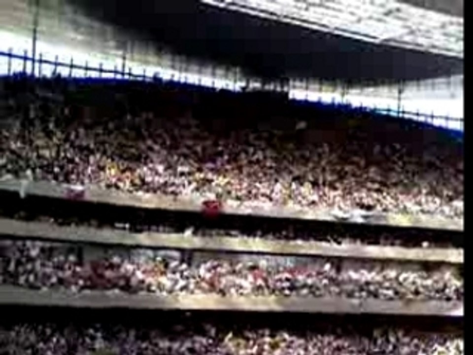 Mexican Wave at Emirates