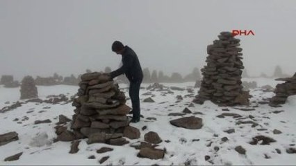 Van'da 'Tarihi Kale' Denilen 'Esrarengiz' Taş Yığınları, Yatır Çıktı