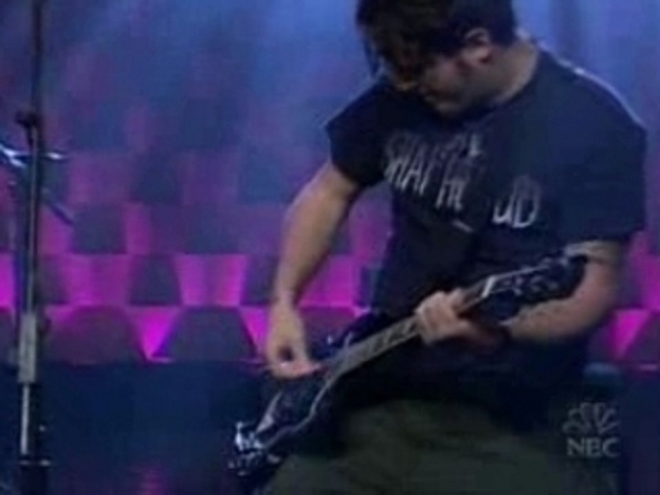 New_found_glory_-_my_friends_over_you_(live_conan_obrien_06