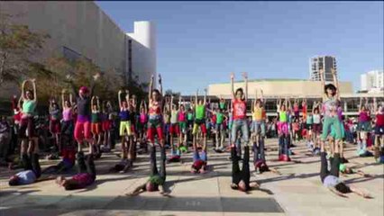 Decenas de  "yoguis" toman el centro de Tel Aviv en una actuación colectiva