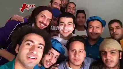 Descargar video: شاهد فيديو فاجر علي ربيع ومسرح مصر يكيدون الزمالك ويغنون لايفونا ورد فعل أوس أوس الزمالكاوي مسخرة