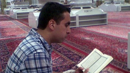 Metin Demirtaş, Medine Mescidi Nebi'de Kuran tilaveti. Yusuf suresi. Mısır şivesi Abdussamed makamı.