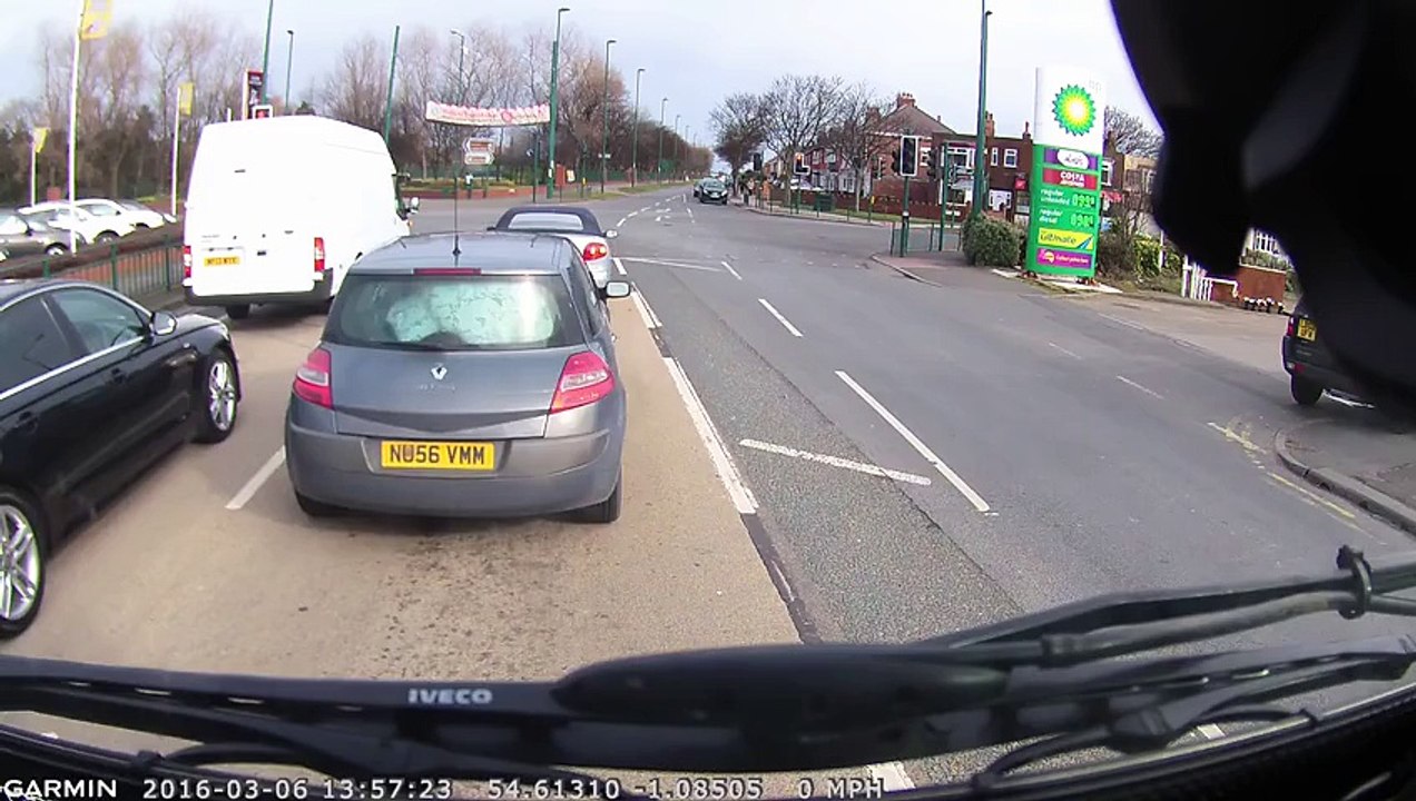 Un motard pense quil hallucine en passant un carrefour (Angleterre)