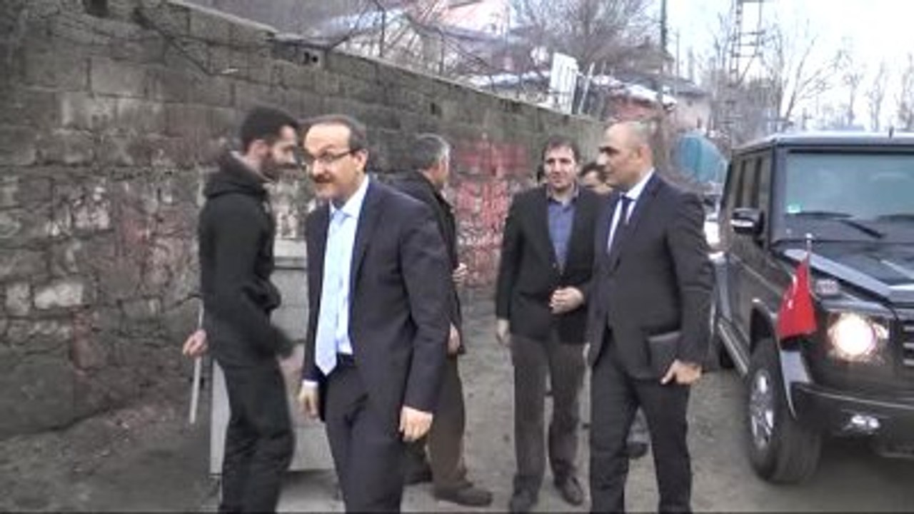 Muş Valisi Yavuz, Şehitler İçin Kur'an-ı Kerim Okudu