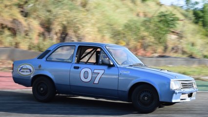 Piloto Gustavo Chagas explica como é feito o drift