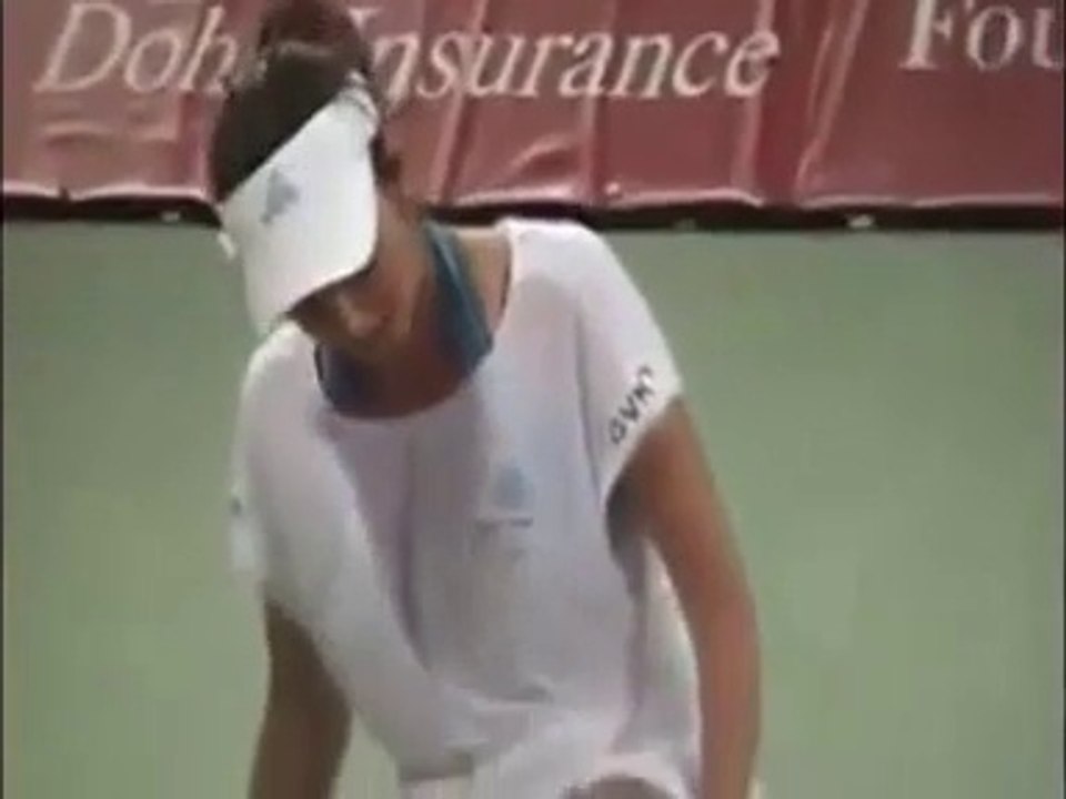 Opps Movment -  OMG SANIA MIRZA FALL DOWN AND CAMERA SCENE