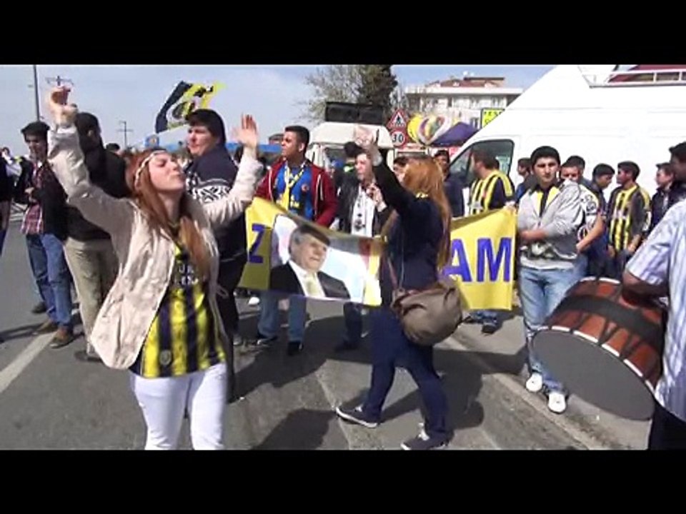 Fenerbahçe taraftarı Samandıra'da maç saatini bekliyor