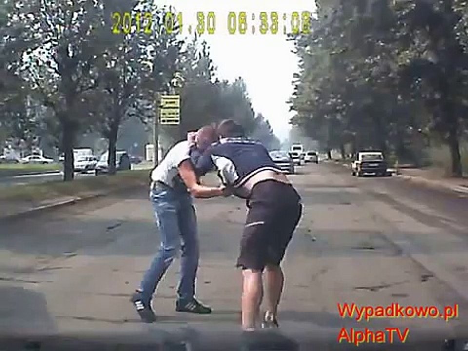 Bójka na środku ulicy Rosja