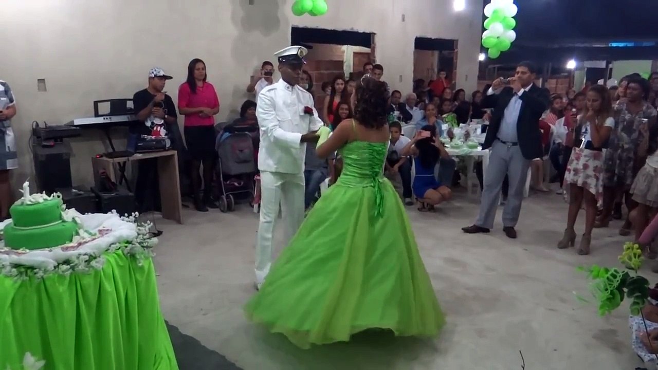 VALSA DE 15 ANOS DE THAILYANE