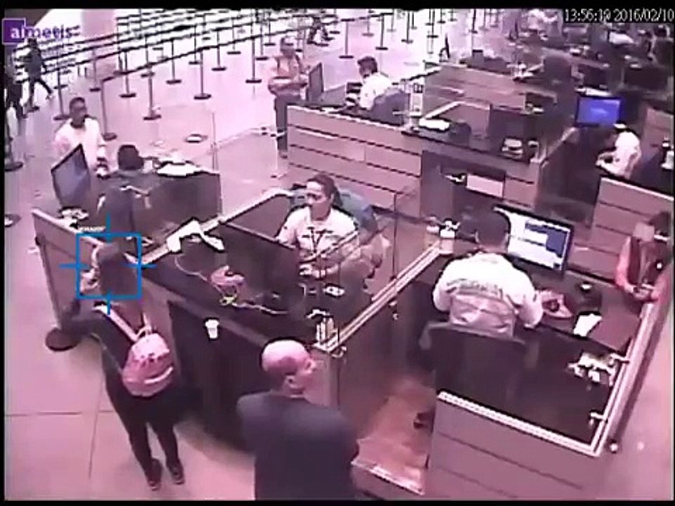 Captura de la modelo Yeimi Rey en el Aeropuerto ElDorado