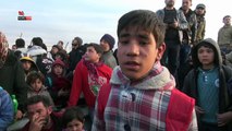 الآلاف من ريف حلب الشمالي عالقون على الحدود السورية التركية بسبب القصف الروسي