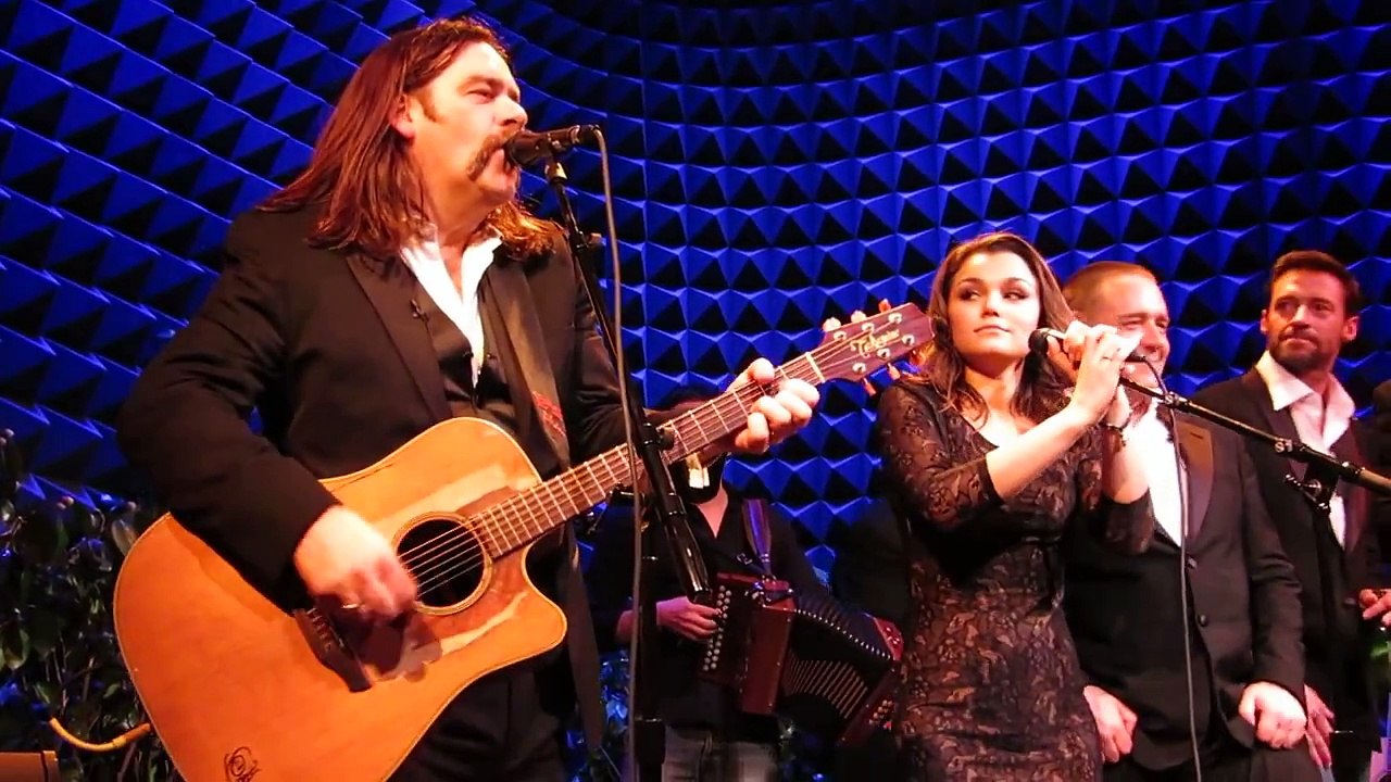 Fairytale Of New York, Russell Crowe & Alan Doyle NYC Indoor Garden Party 3 Finale, Joes