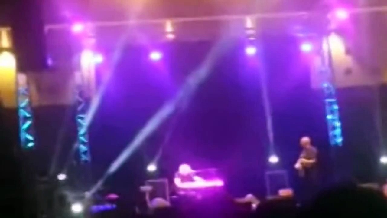 MANGO MORTO IN DIRETTA DURANTE IL CONCERTO