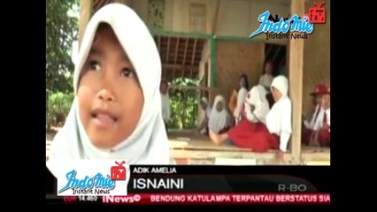 PERJUANGAN SEORANG ADIK YANG MENGGENDONG KAKAKNYA KE SEKOLAH