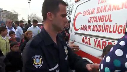 Bebek arabasından kayan çocuk denize düştü