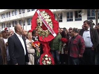 YSK önünde çelenkli eylem