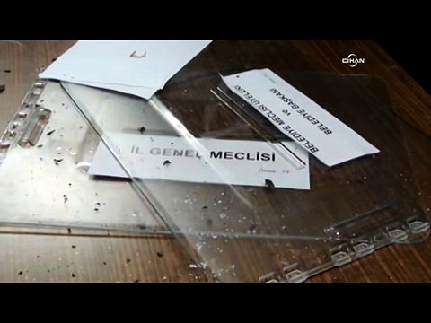 Toprakkale'de seçim sandığı yakıldı