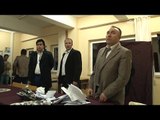 Eskişehir'de bir görevli, çaldığı çuval dolusu oyla yakalandı