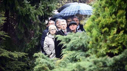 Dozens pay respects at Milosevic's grave, 10 years on