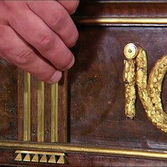 Этот 200-летний секретер просто поражает!