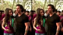 Tiger Shroff & Shraddha Kapoor's Baaghi STEAMY KISSING Scene LEAKED | 10th March 2016