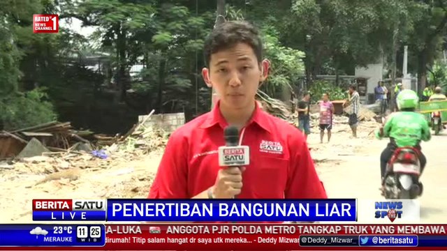 Bangunan Liar di Kolong Tol Pluit Dibongkar