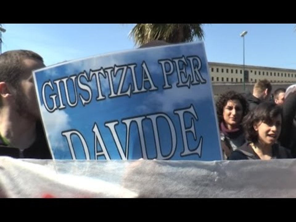 Napoli - Morte di Davide Bifolco: "Colpo non accidentale" (11.03.16)