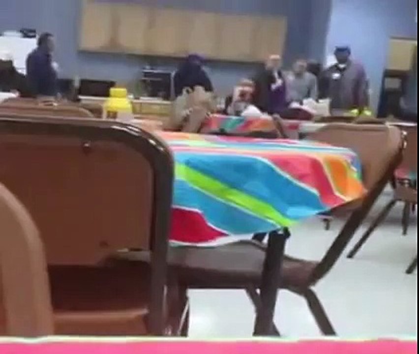 Walmart Employee Knocks Out Manager Then Tosses Name Tag Into The Air to Quit