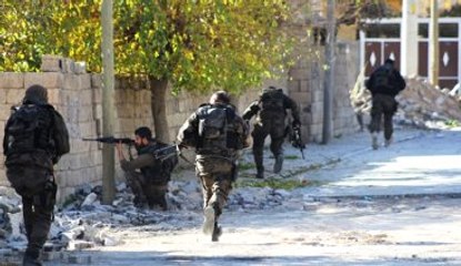 Operasyonların Bittiği Sur'da Çatışma: 2 PKK'lı Öldürüldü, 2 Polis Yaralı